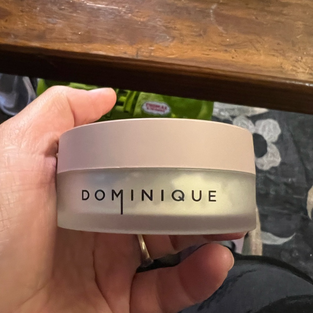 Dominique Pink Setting Powder Box - Picture 2 of 3